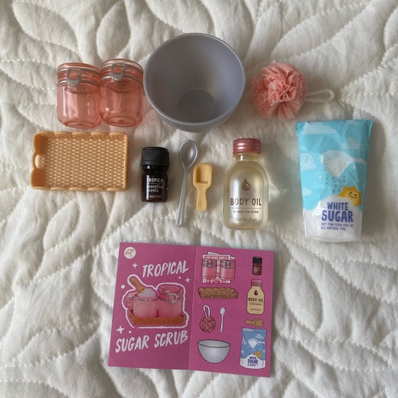 Miniverse Tropical Sugar Scrub - Picture 2 of 2